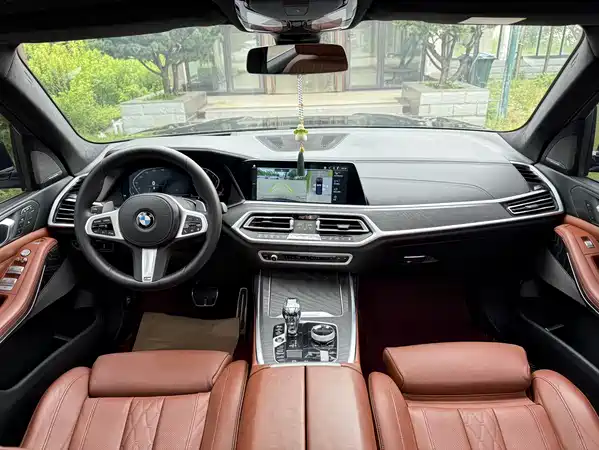 BMW X7 2021