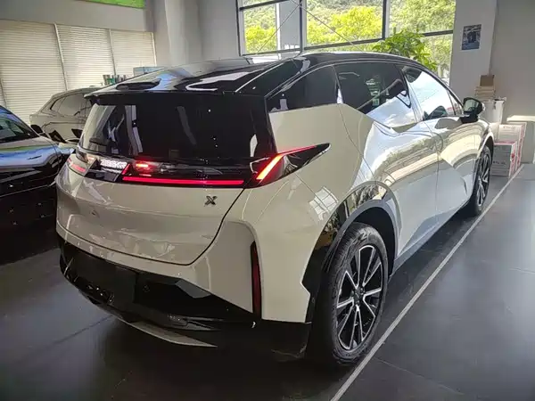 Zeekr X 2024