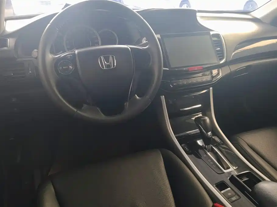 Honda Accord 2017 — фото 12