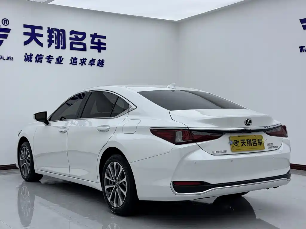 Lexus ES 2024 — фото 19