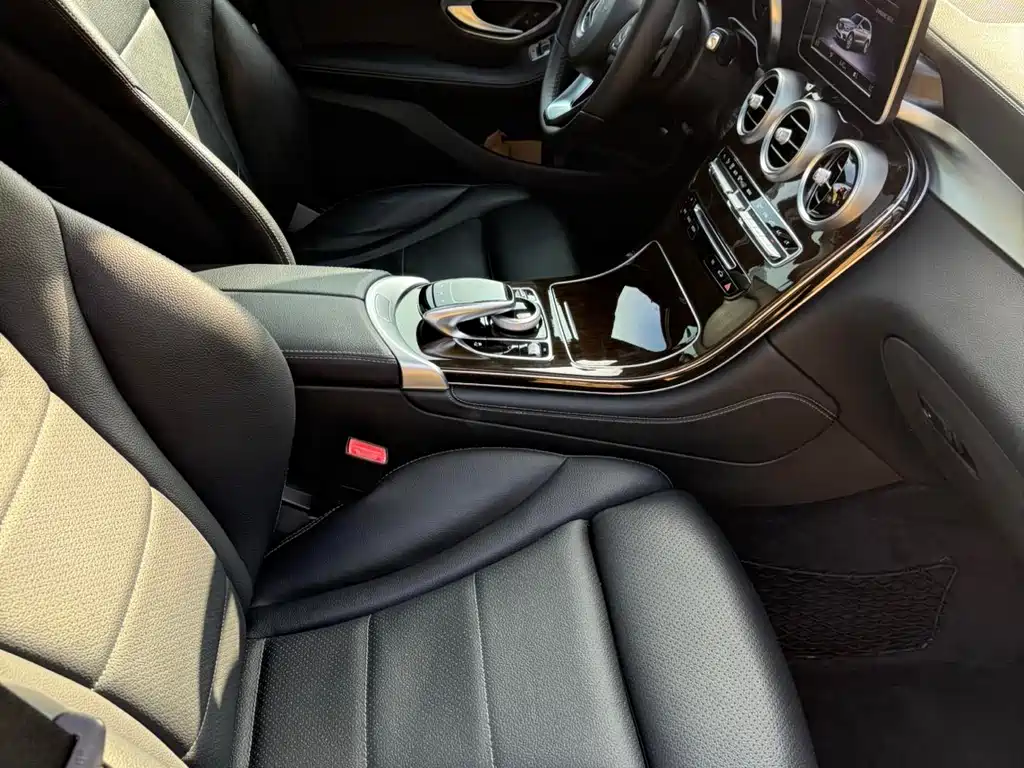 Mercedes-Benz GLC 2018 — фото 18