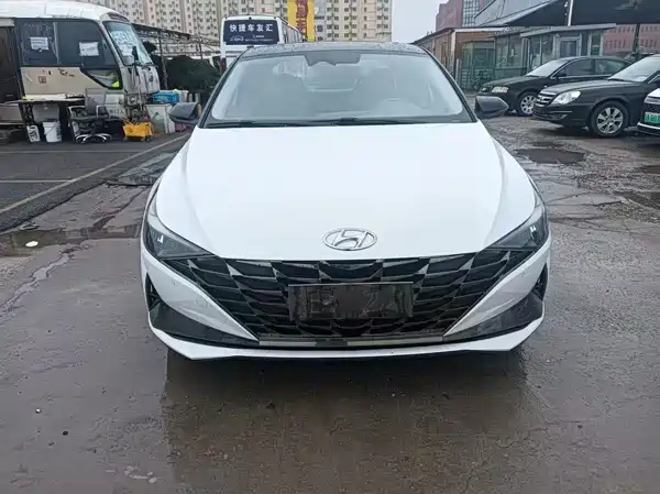 Hyundai Elantra 2022