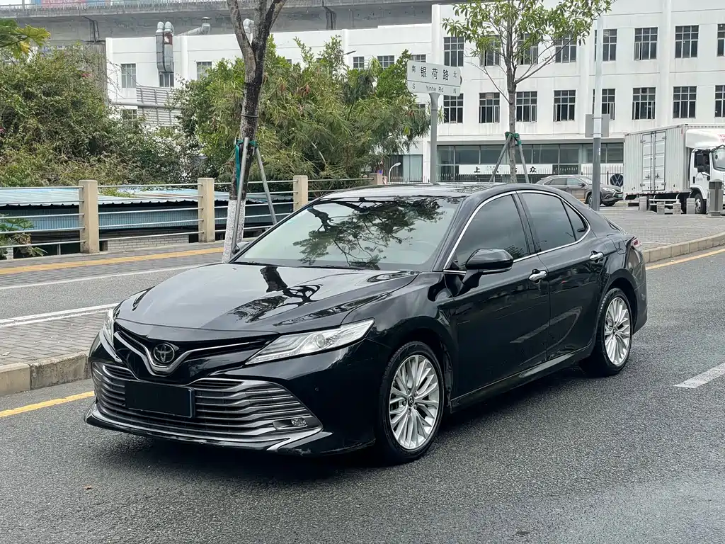 Toyota Camry 2018 — фото 1