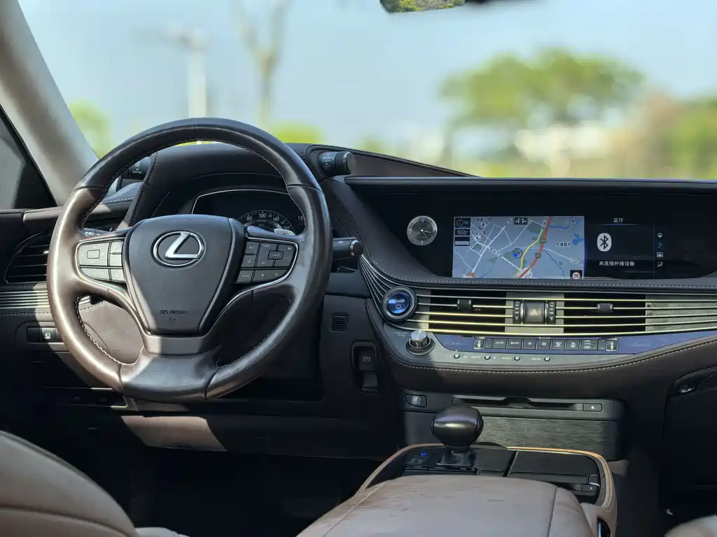 Lexus LS 2020 — фото 10