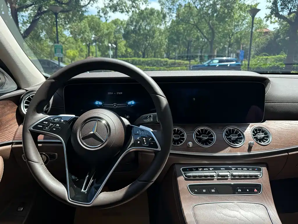 Mercedes-Benz E-Class 2023 — фото 11