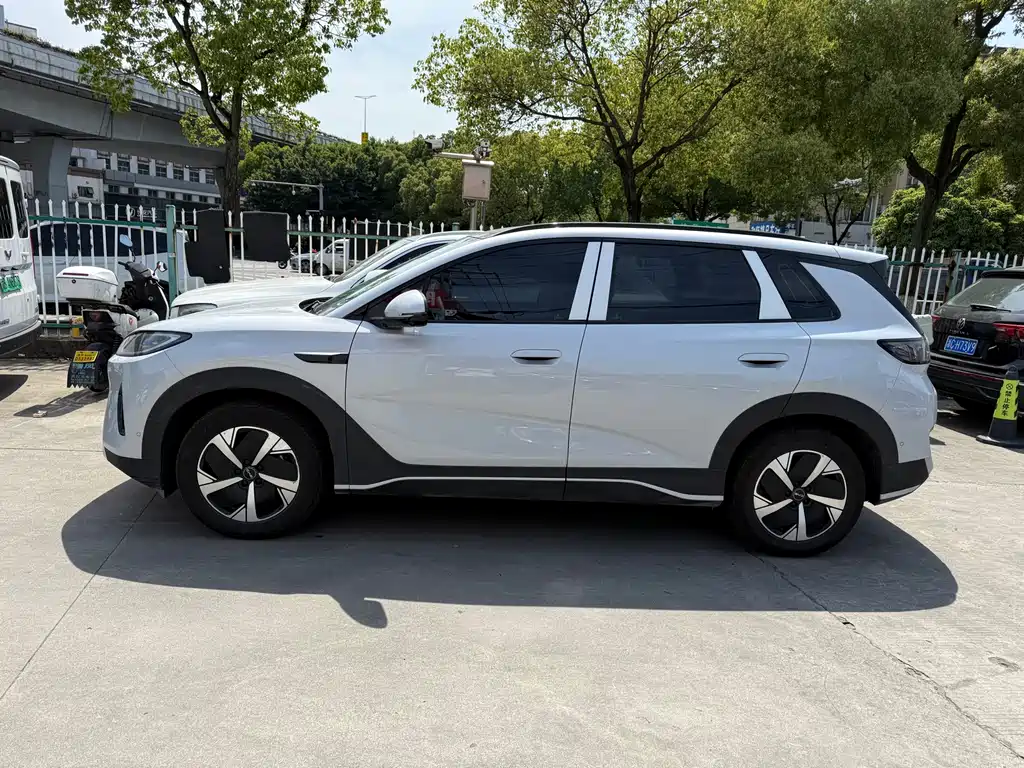 BYD Sealion 05 EV 2025 — фото 2