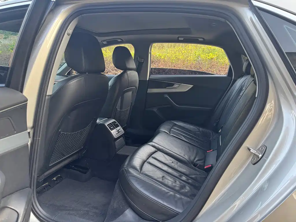 Audi A4L 2019