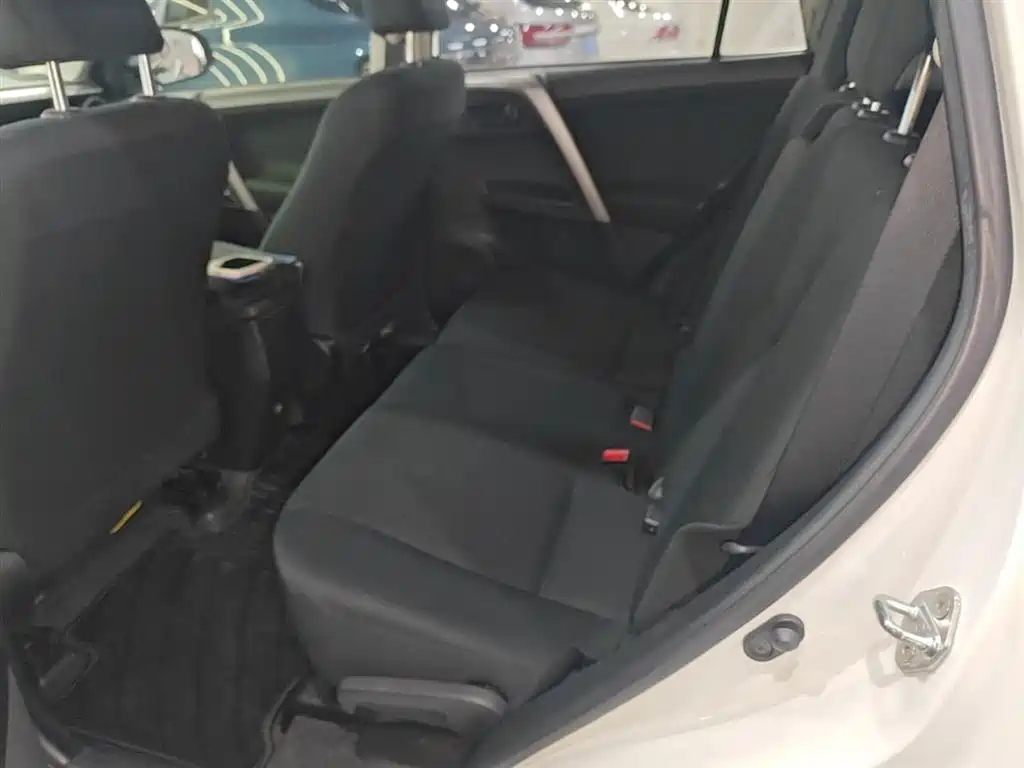 Toyota RAV4 2019 — фото 17