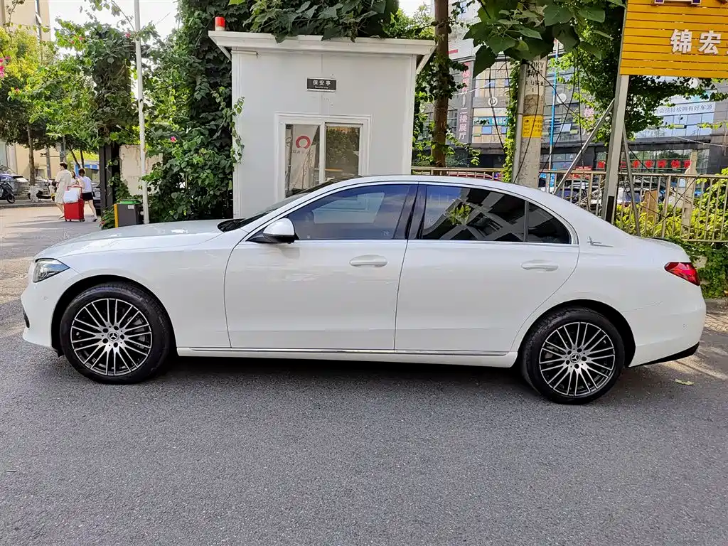 Mercedes-Benz C-Class 2024