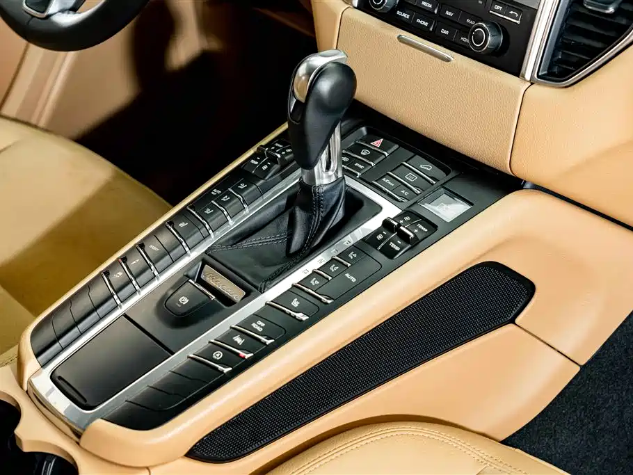 Porsche Macan 2017 — фото 17