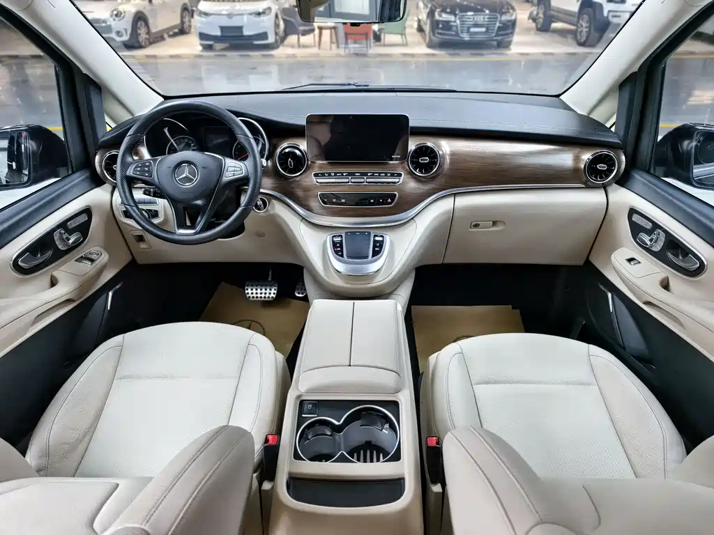 Mercedes-Benz V-Class 2022 — фото 9