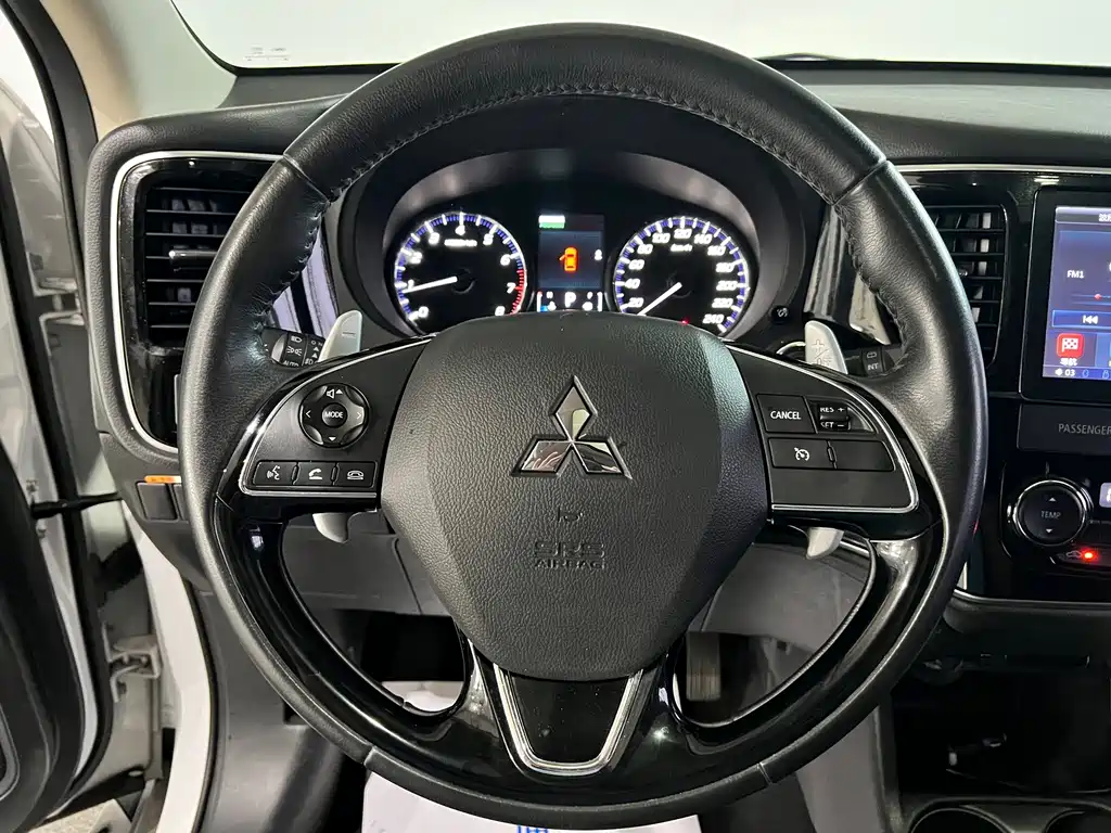 Mitsubishi Outlander 2017 — фото 22