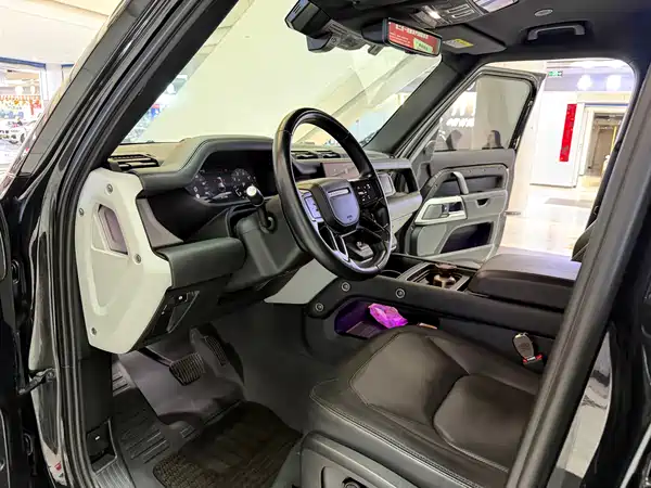 Land Rover Defender 2023