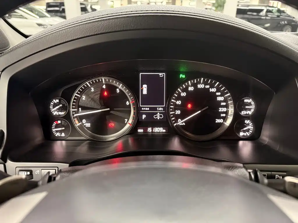 Lexus LX 2017 — фото 15