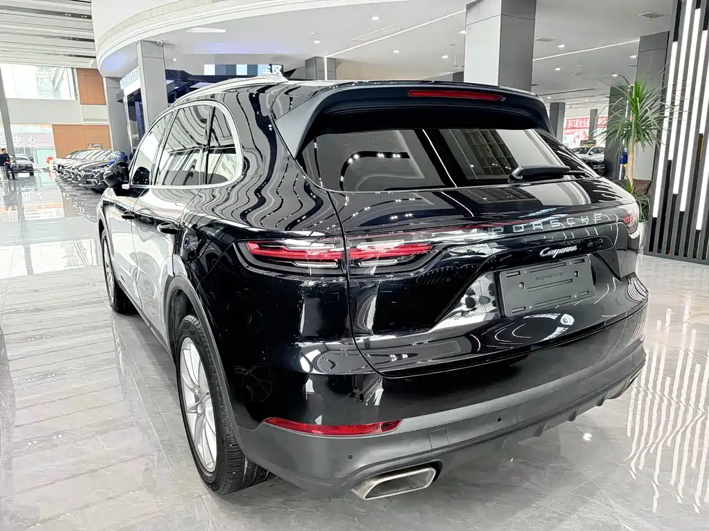 Porsche Cayenne 2018 — фото 10
