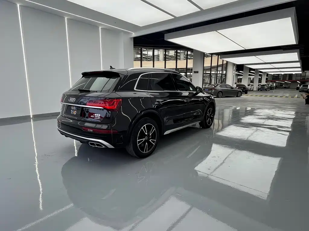 Audi Q5L 2022 — фото 11