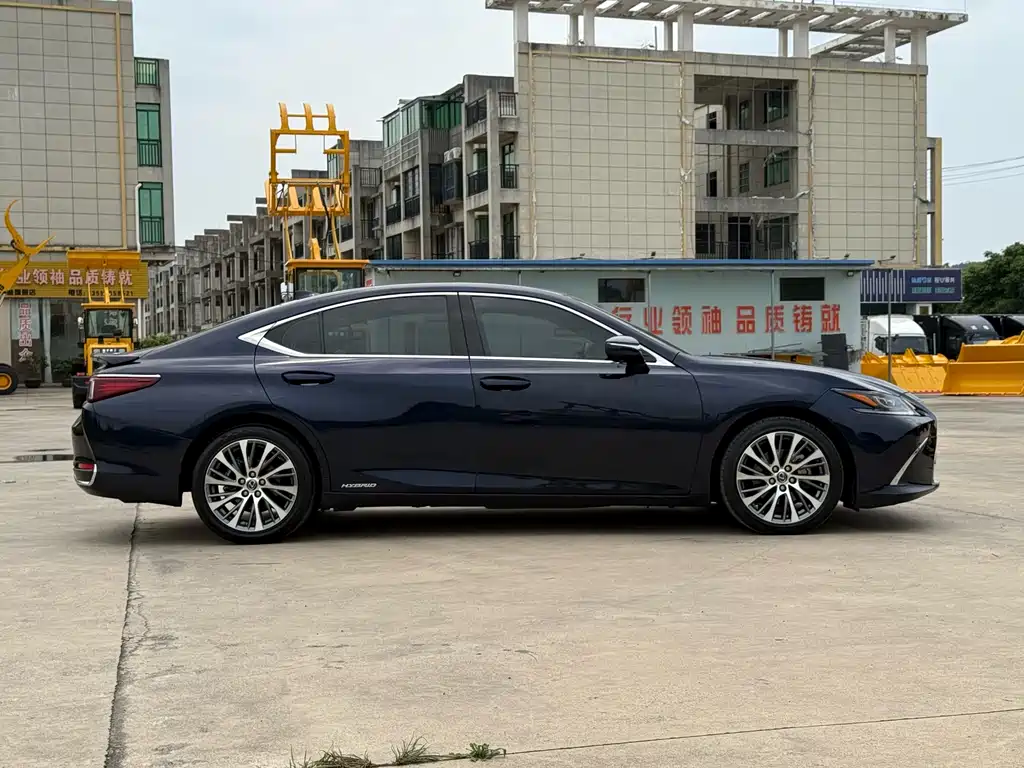 Lexus ES 2021 — фото 10
