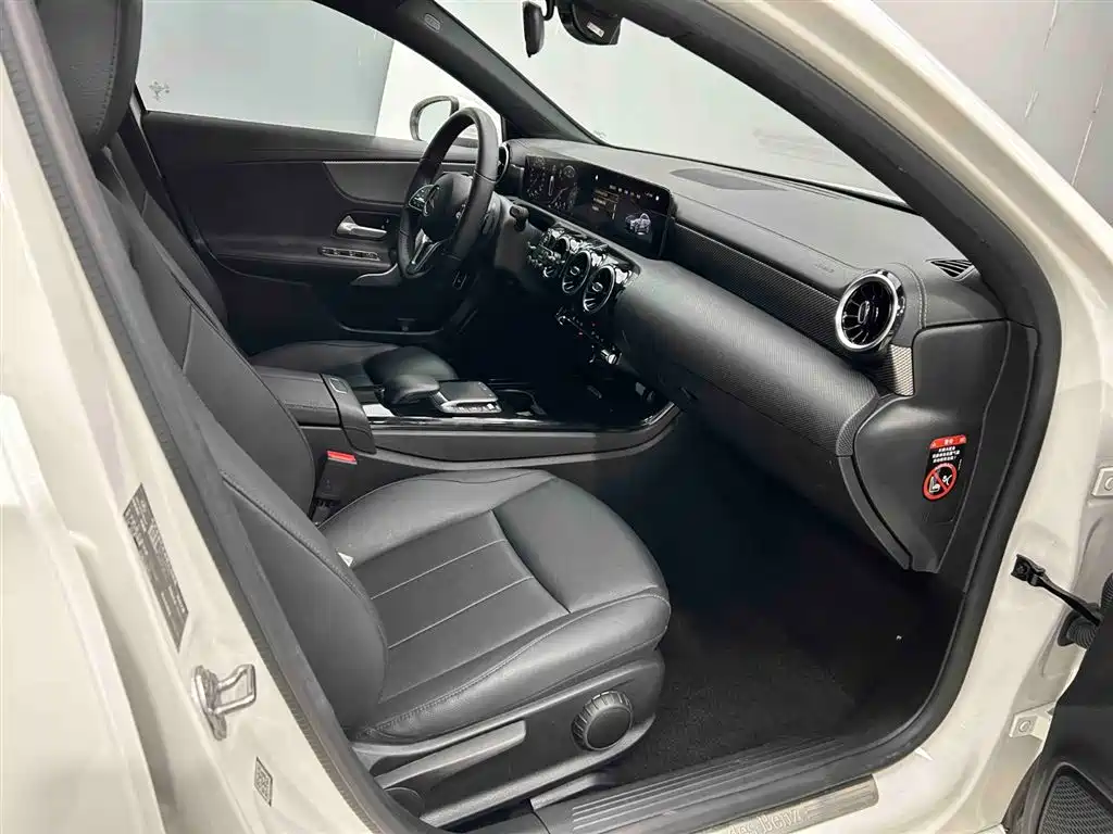 Mercedes-Benz A-Class 2023 — фото 14