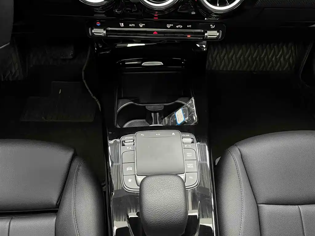 Mercedes-Benz A-Class 2023 — фото 6