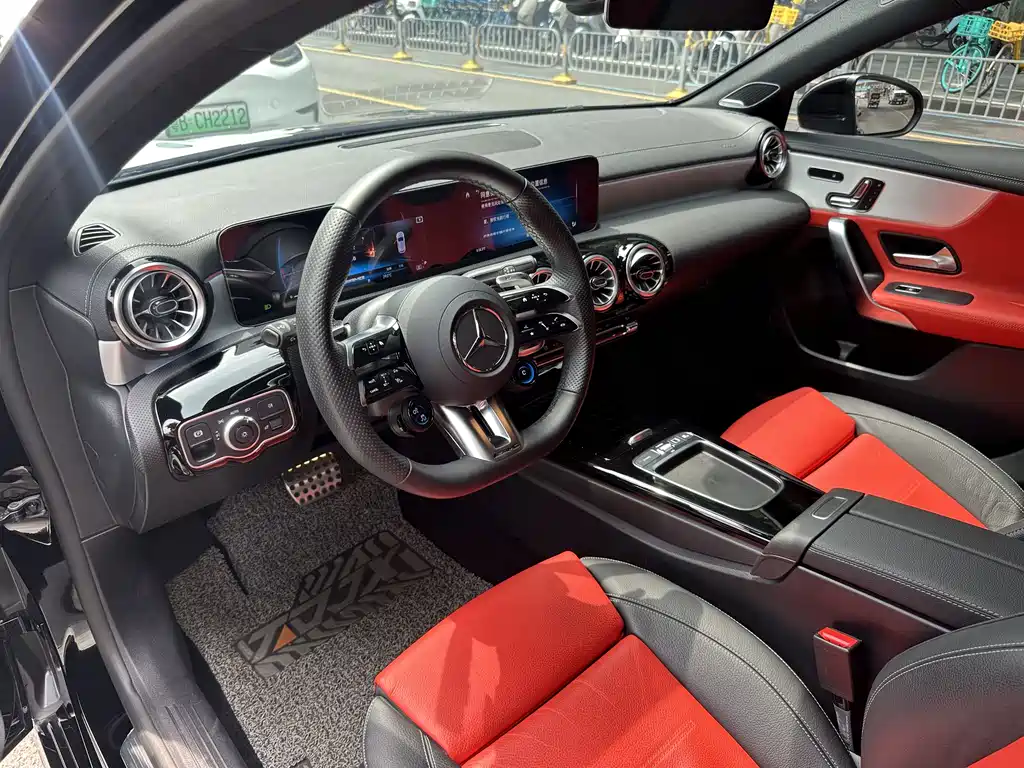 Mercedes-Benz A-Class AMG 2025 — фото 4