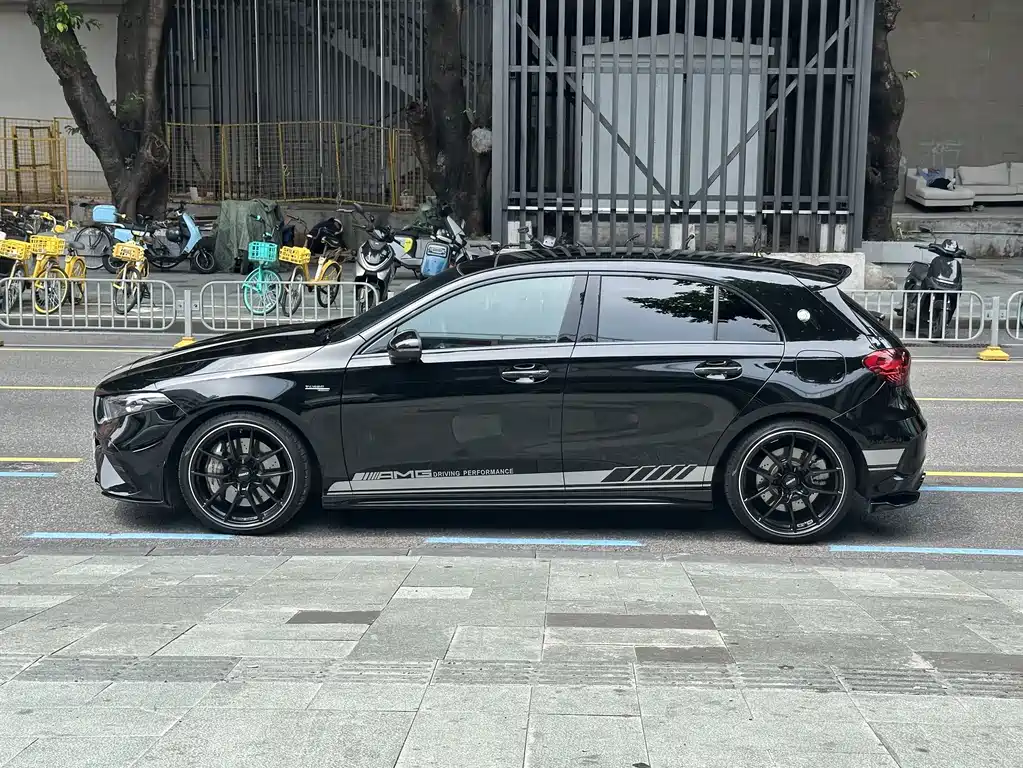 Mercedes-Benz A-Class AMG 2025 — фото 3