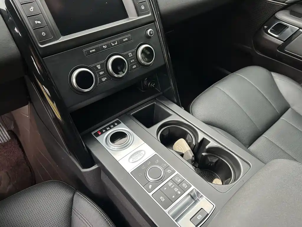 Land Rover Discovery 2017 — фото 14