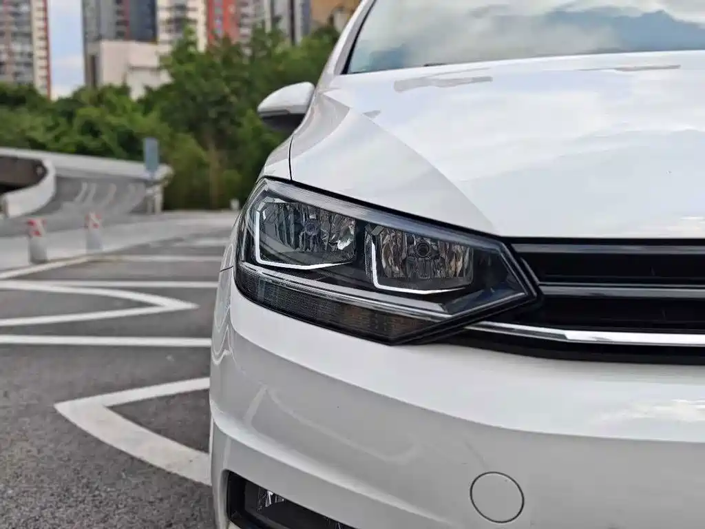 Volkswagen Touran 2017 — фото 21