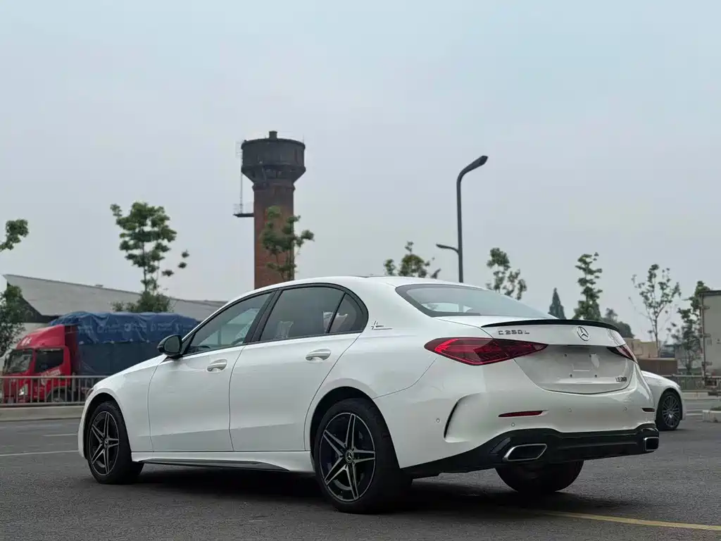 Mercedes-Benz C-Class 2024