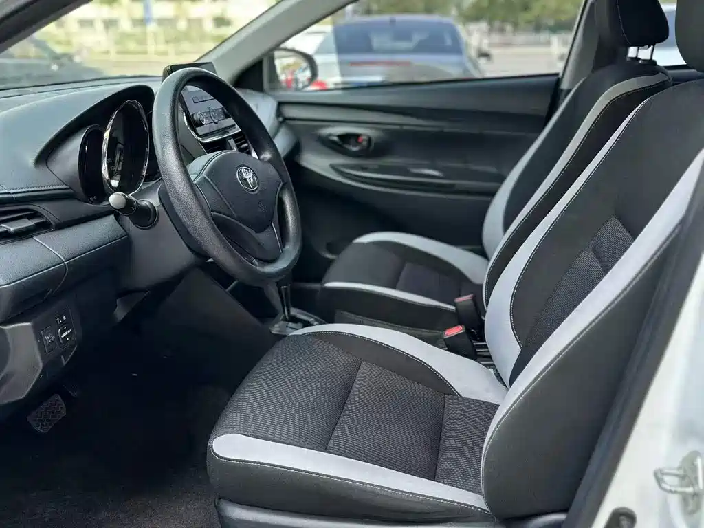 Toyota Yaris L 2020 — фото 5