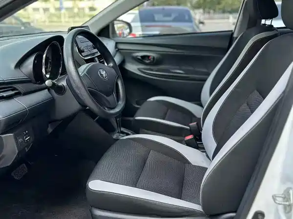 Toyota Yaris L 2020
