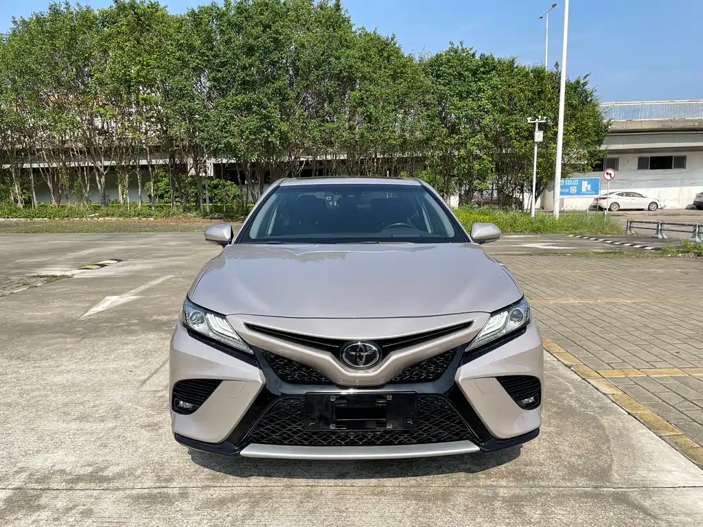 Toyota Camry 2019 — фото 2