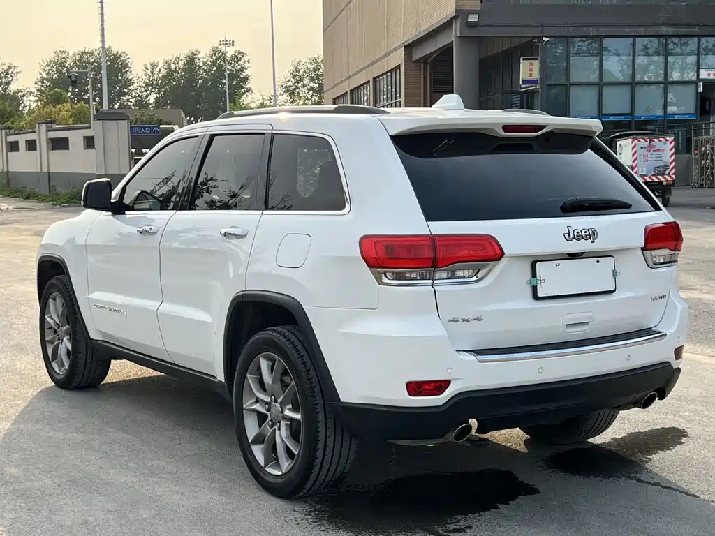 Jeep Grand Cherokee 2017 — фото 4