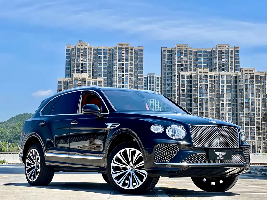 Bentley Bentayga 2023 — фото 4