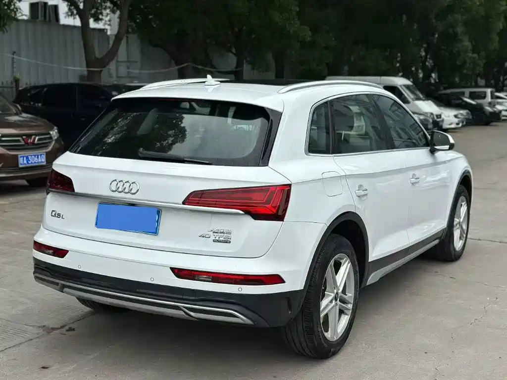 Audi Q5L 2022 — фото 8