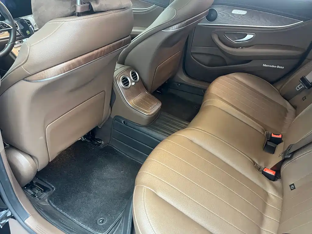 Mercedes-Benz E-Class 2023 — фото 9