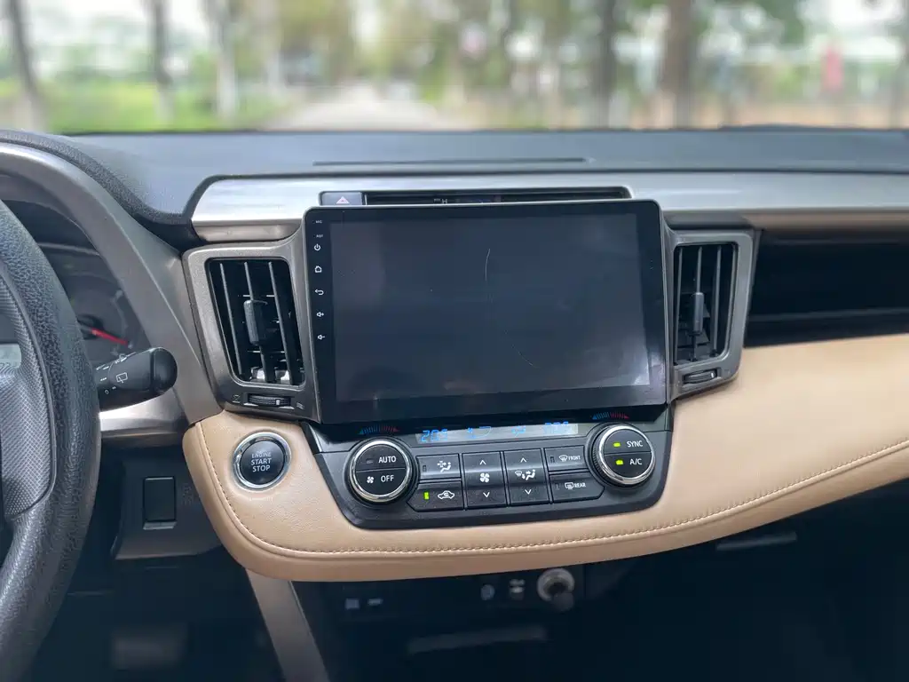 Toyota RAV4 2017 — фото 14