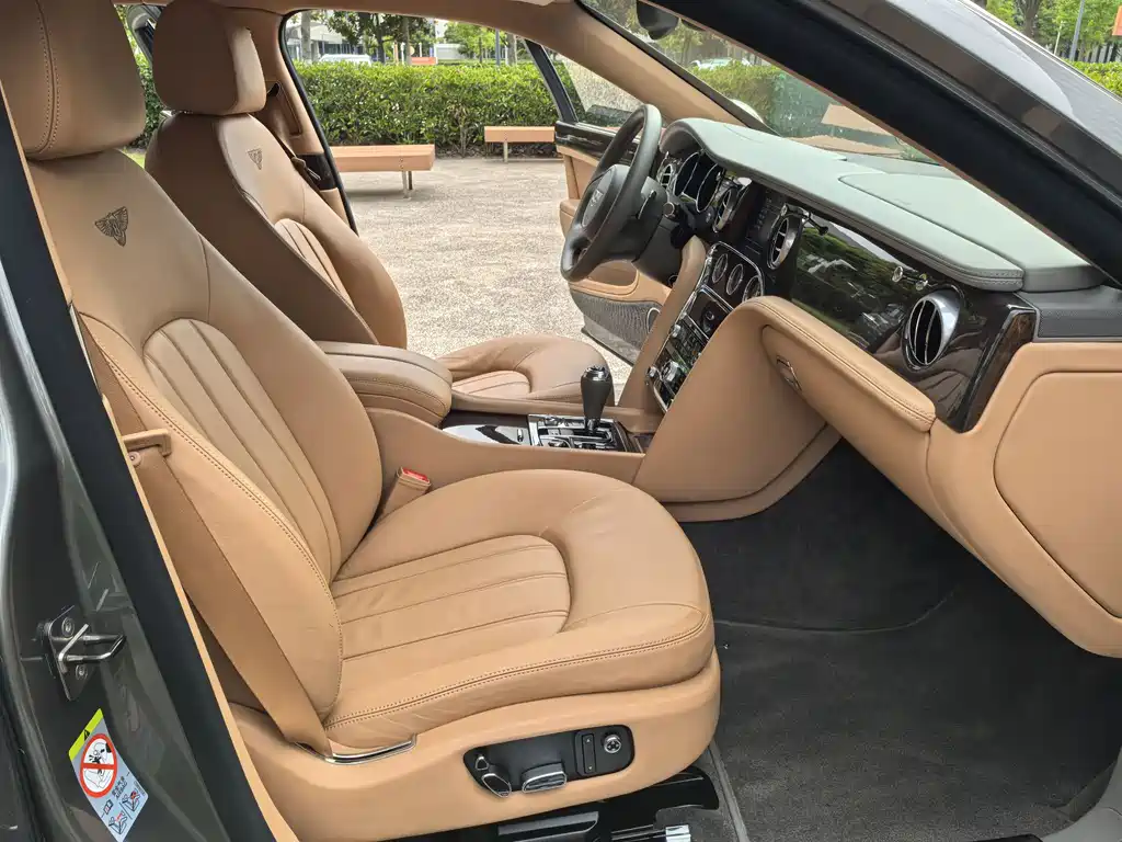 Bentley Mulsanne 2015 — фото 19