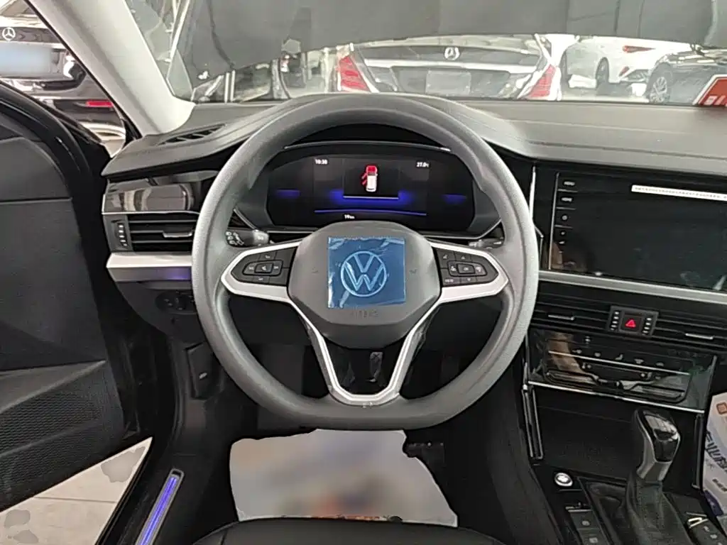 Volkswagen Passat PHEV 2026 — фото 11