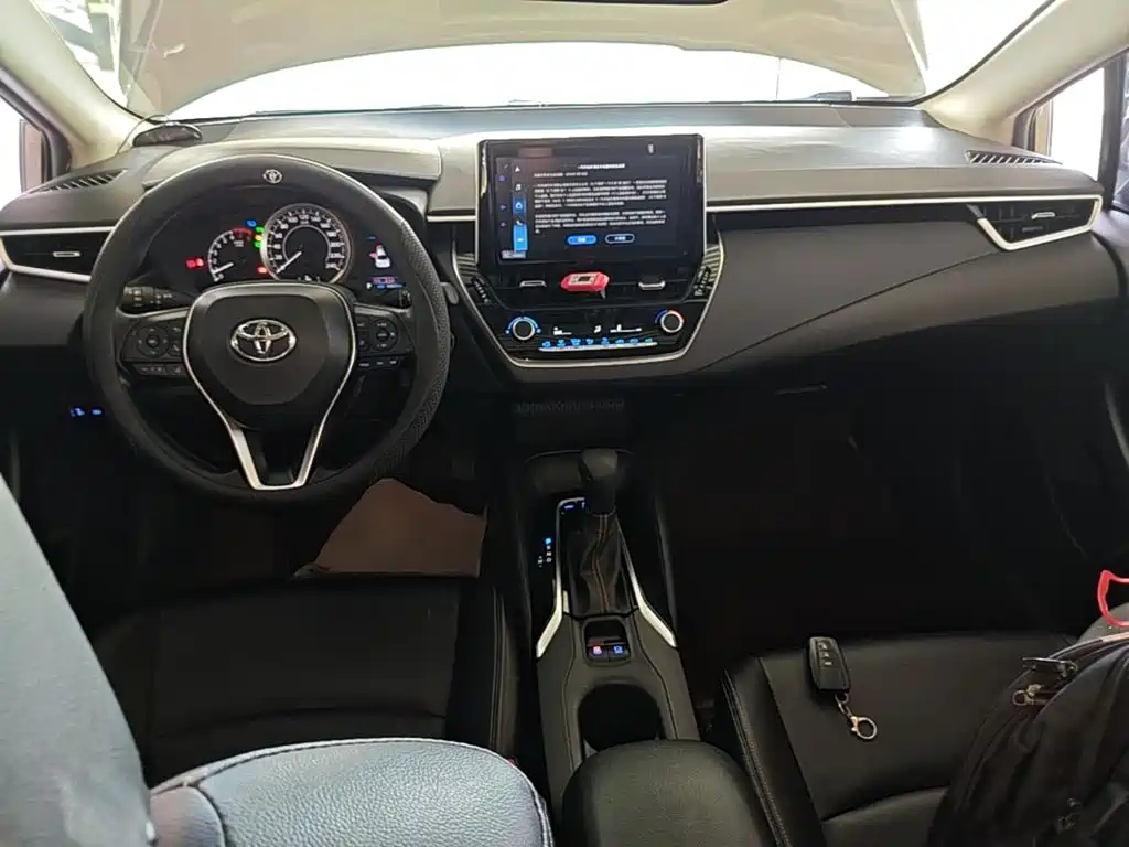 Toyota Corolla 2023 — фото 10