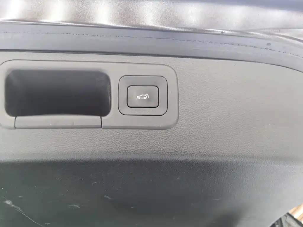 GAC Motor Trumpchi GS8 2023 — фото 15