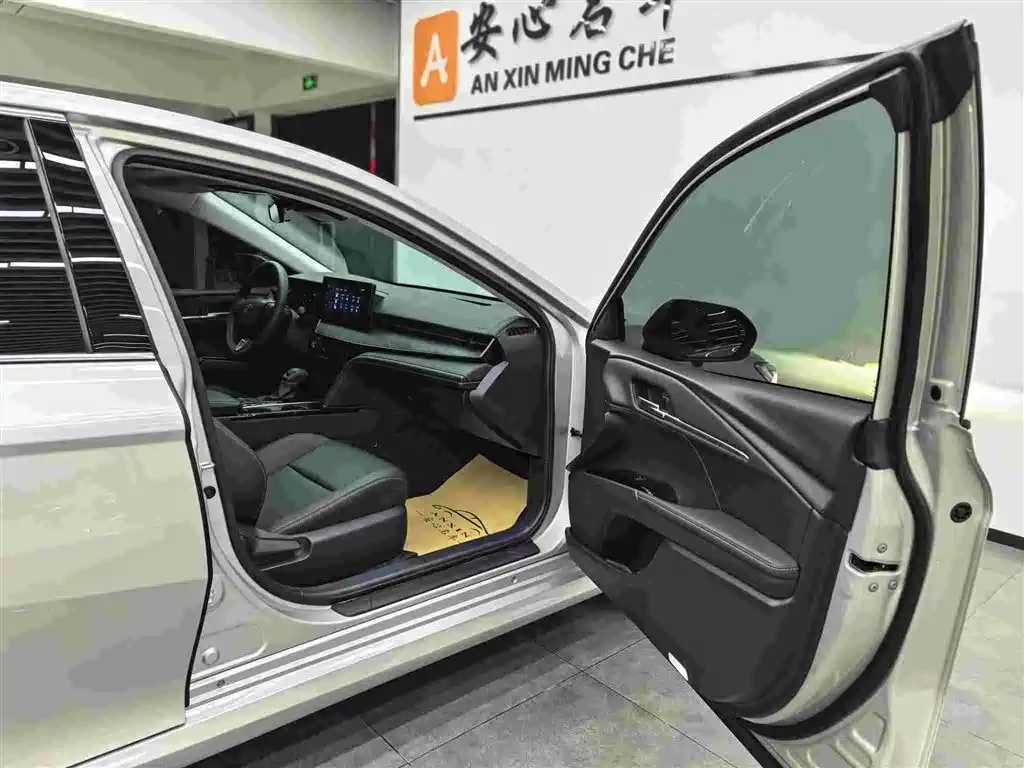 Toyota Camry 2025 — фото 19