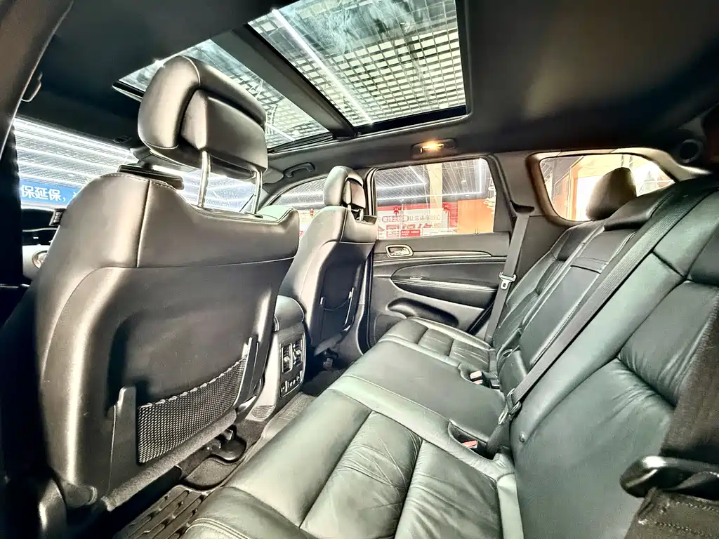 Jeep Grand Cherokee 2014 — фото 10