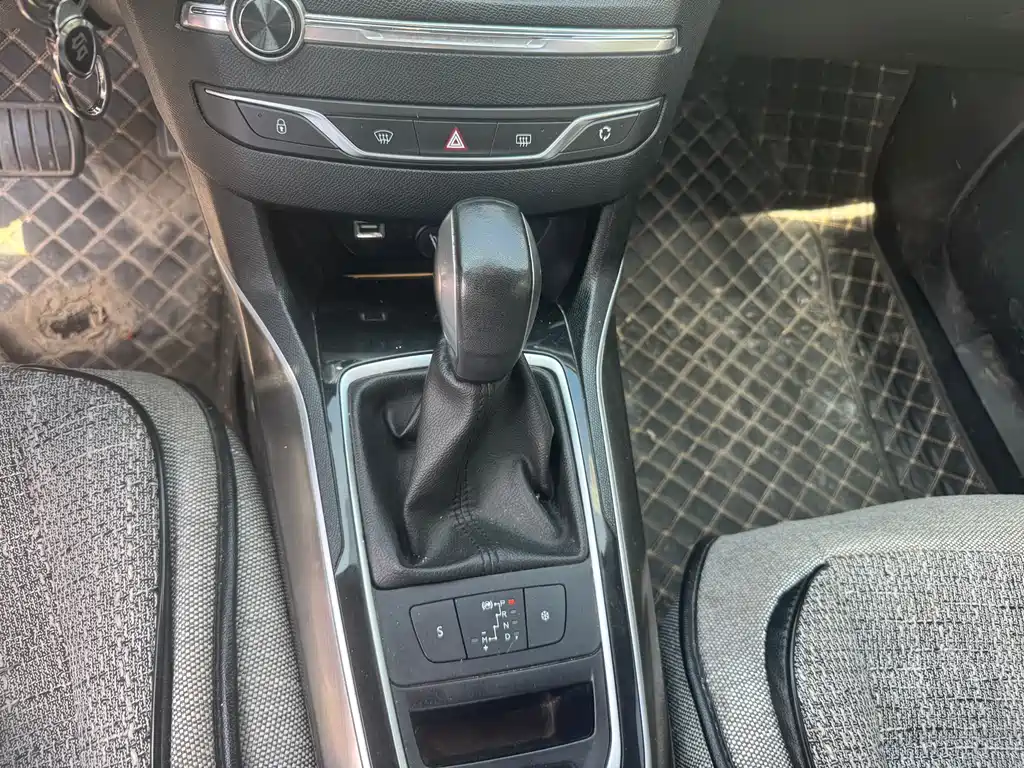 Peugeot 408 2016