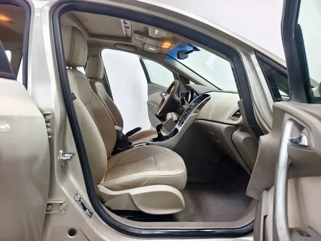 Buick Excelle GT 2013 — фото 14