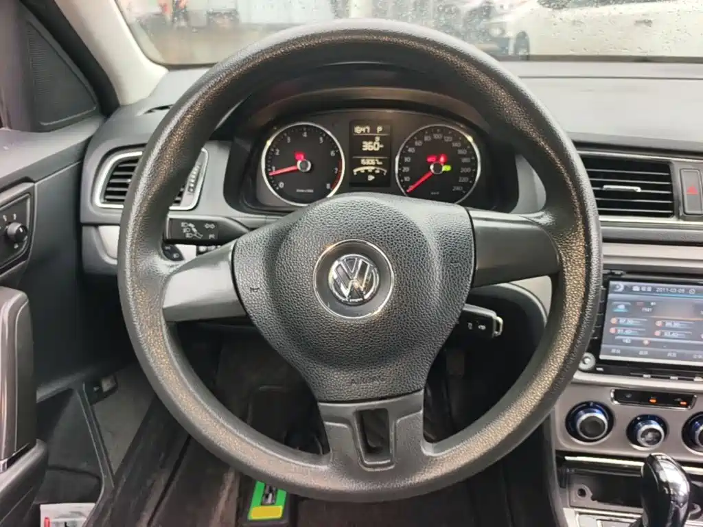 Volkswagen Lavida 2015