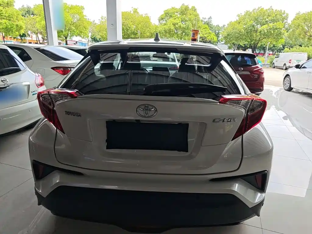 Toyota C-HR 2020 — фото 6