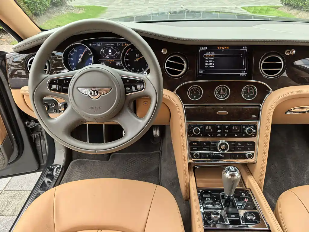 Bentley Mulsanne 2015 — фото 24