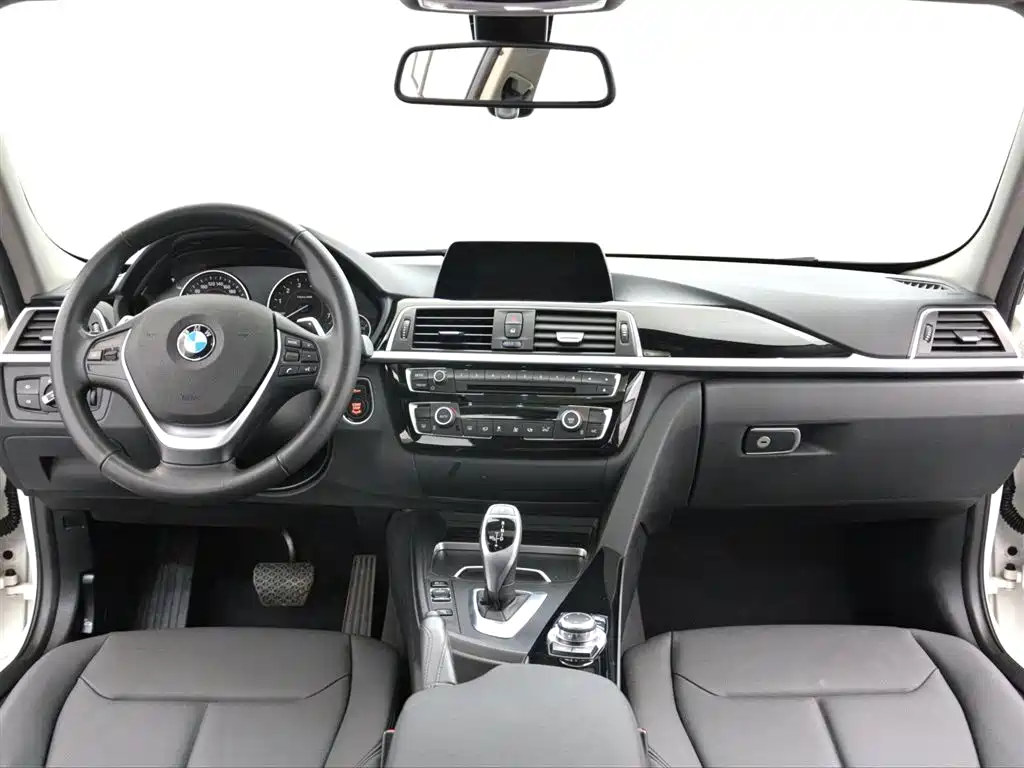 BMW 3 Series 2017 — фото 10