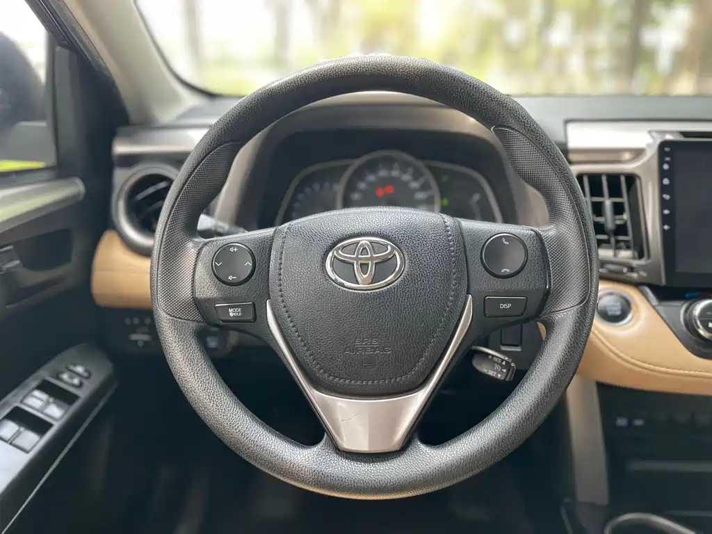 Toyota RAV4 2017 — фото 13