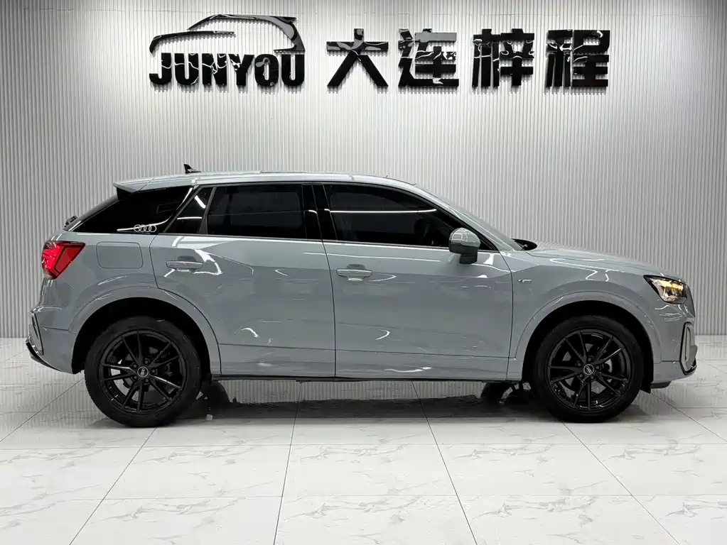 Audi Q2L 2023